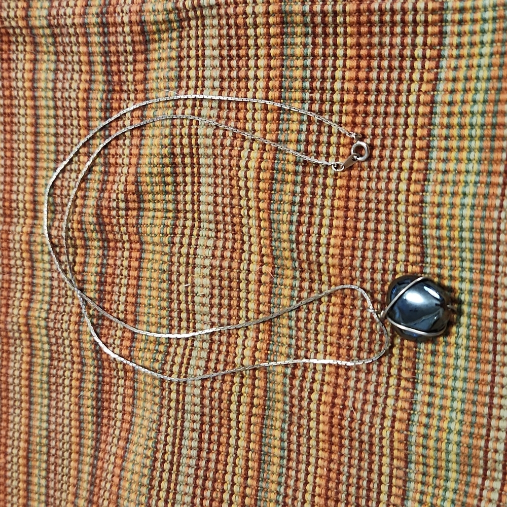 Silvertone Wire Wrapped Heart - Picture 2 of 3